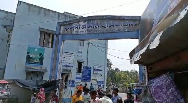 বাইকে চেপে মাধ্যমিক পরীক্ষা দিতে যাওয়ার পথে দুর্ঘটনায় রক্তাক্ত ছাত্রী