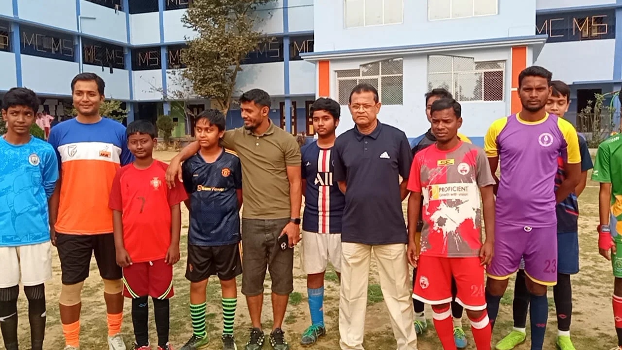 মেমারি ক্রিস্টাল মডেল স্কুলের মাঠে ক্রিস্টাল স্পোর্টস অ্যাকাডেমি