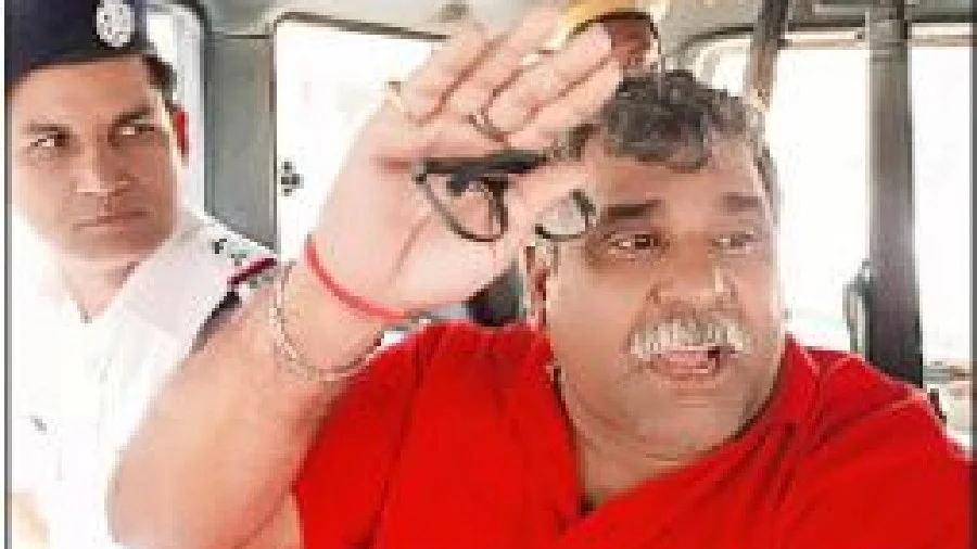 বস্ত্রবিলি মামলায় সুপ্রিম রক্ষাকবচ জিতেন্দ্রকে, দু সপ্তাহে  গ্রেফতারিতে 'না'