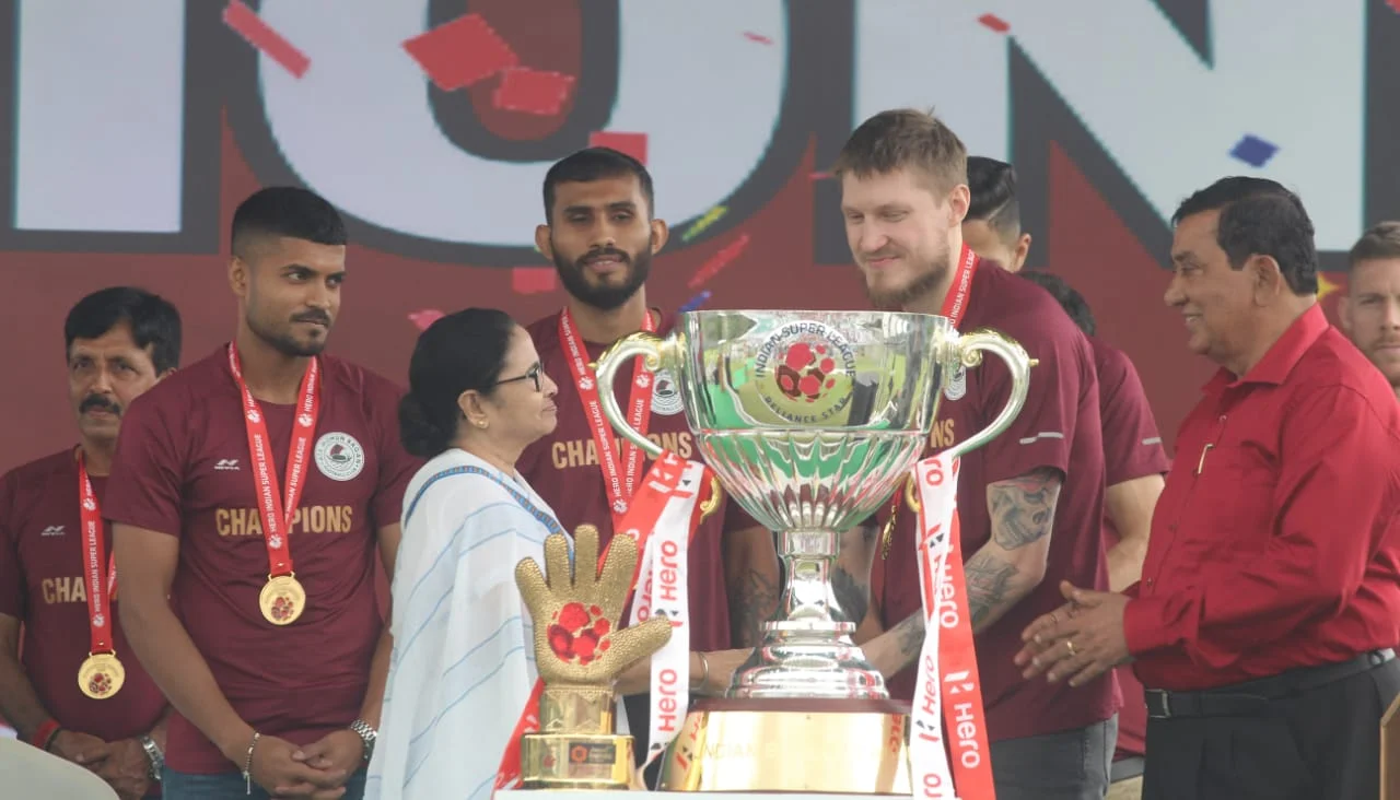 Breaking: মোহনবাগানকে সম্বর্ধনা মুখ্যমন্ত্রীর, ক্লাবকে রাজ্য সরকারের তরফে ৫০ লক্ষ টাকা অনুদান