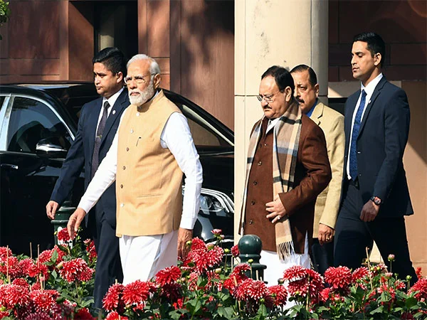 রাজ্যসভায় দুটি বিল পাস নিয়ে কেন্দ্রীয় মন্ত্রীদের সঙ্গে জরুরি বৈঠক মোদির