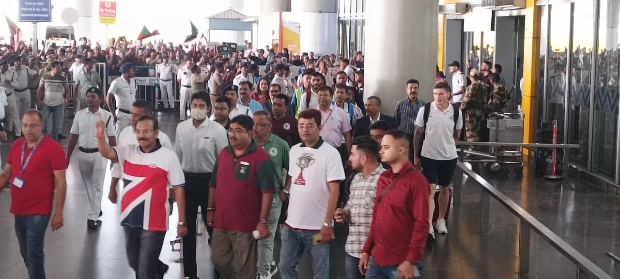 আইএসএল জিতে কলকাতায় ফিরল মোহনবাগান, বিমানবন্দরে জনসুনামি    