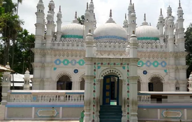 রমজান উপলক্ষে একাধিক মসজিদে অস্থায়ী ছাউনি, মেরামতি হল পানীয় জলের মেশিনও