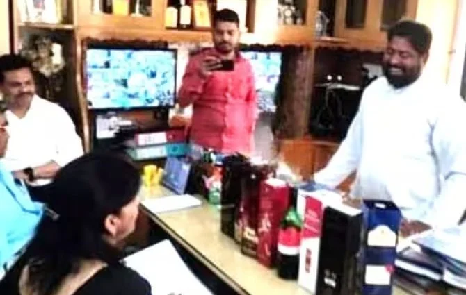 মধ্যপ্রদেশে ক্যাথলিক বিদ্যালয়ে প্রাঙ্গণে বিদেশি মদের বোতল উদ্ধার! গ্রেফতার ফাদার