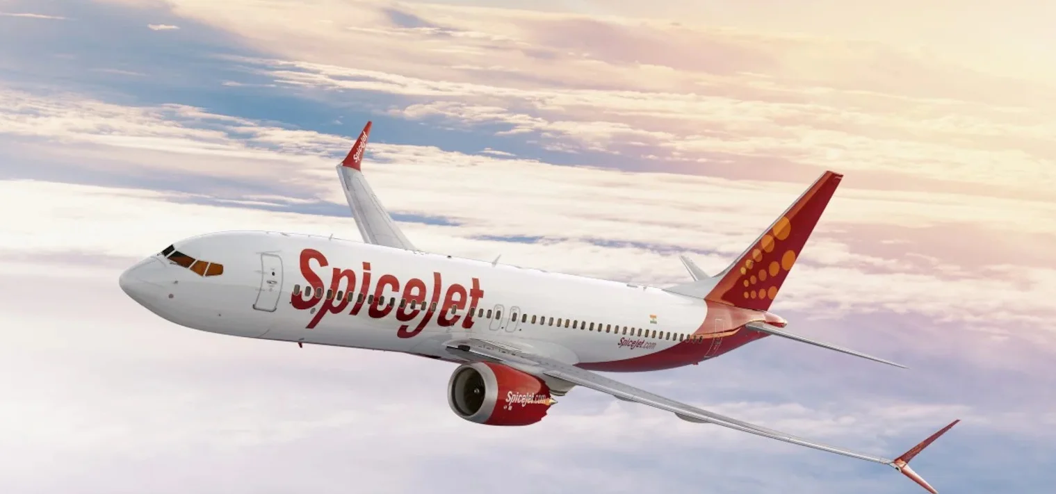 বিমানে 'গুজিয়া' ও 'পানীয়' খেয়ে বিপাকে দুই বিমানচালক! মিললো অপেশাদার আচরণের শাস্তি