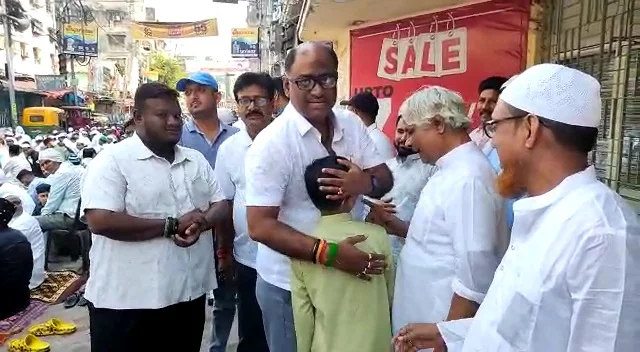 সকাল থেকে চলে নামায পাঠ, খুশির ঈদ হাওড়ায়