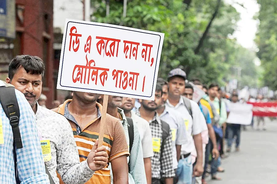 ২৯ হাজার ডিএ আন্দোলনকারীকে শোকজ