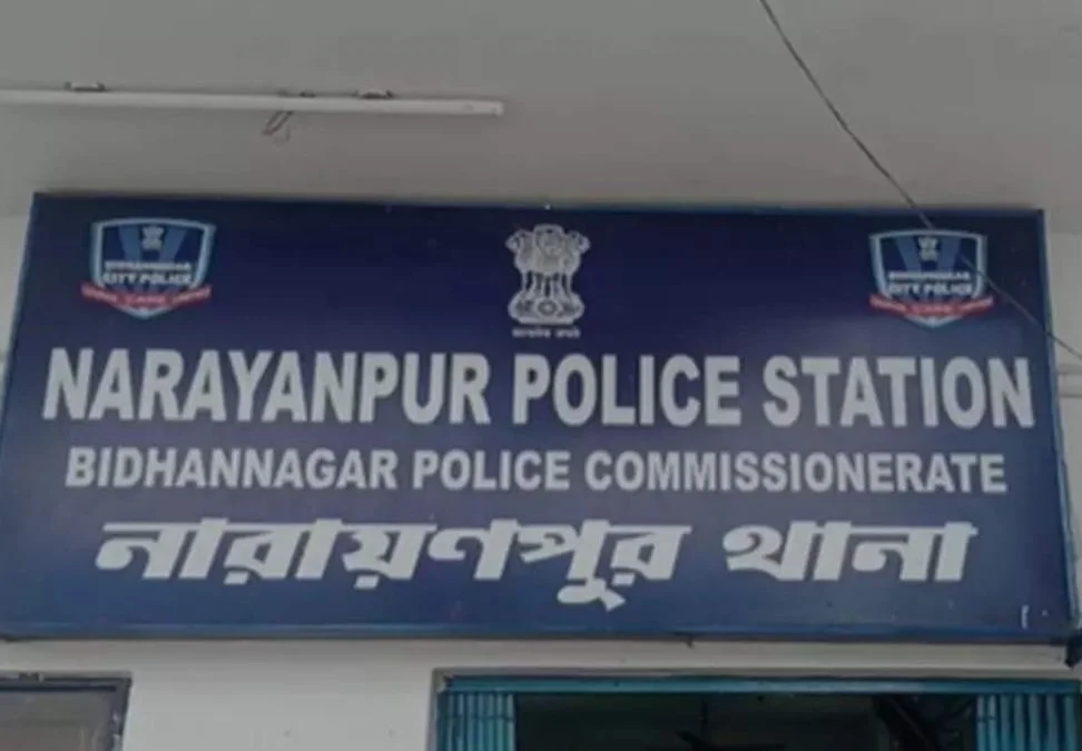 নারায়ণপুরে শ্বাসরোধে মাকে খুন, থানায় আত্মসমর্পণ ‘গুণধর’ ছেলের