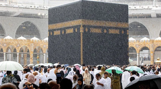 পবিত্র কাবায় প্রশান্তির বৃষ্টি