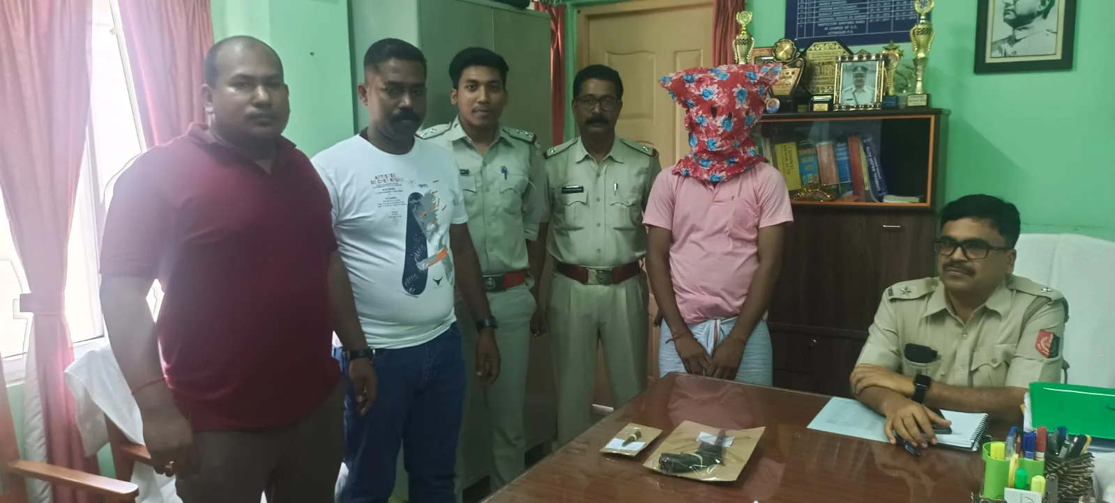 জেলাজুড়ে পুলিশি অভিযানে জয়নগরে অস্ত্র সমেত ধৃত ১