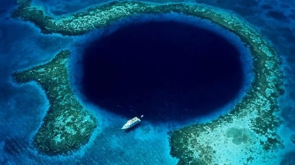 মেক্সিকো উপকূলে নীল গুহার সন্ধান