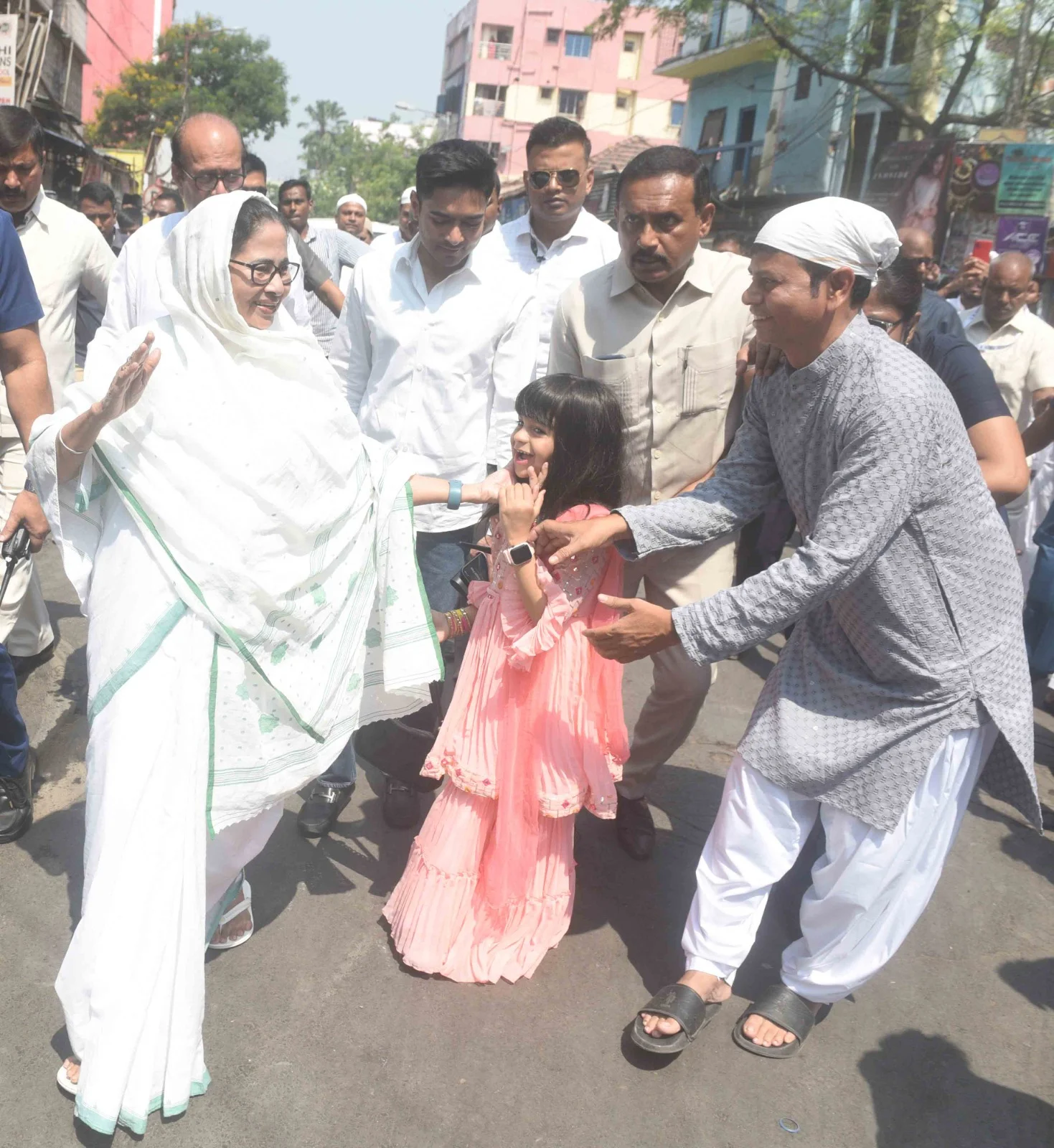 রেড রোডে ঈদের নামাযে মুখ্যমন্ত্রী মমতা বন্দ্যোপাধ্যায়