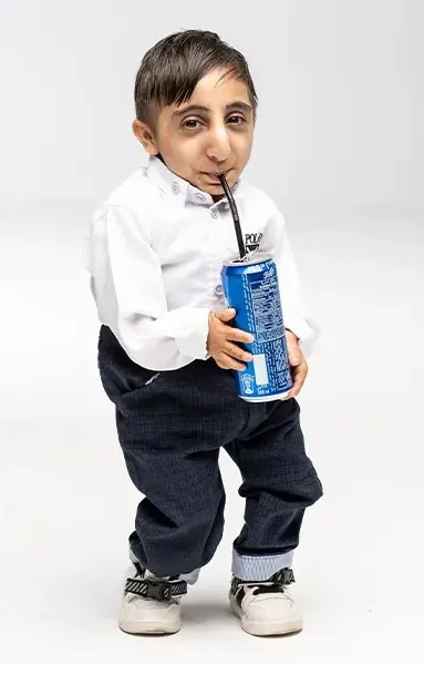 উচ্চতা ২ ফুট ১.৬ ইঞ্চি, ওজন ৬.৫ কিলোগ্রাম! বিশ্বের ক্ষুদ্রতম যুবক আফসিন গাদেরজাদেহ