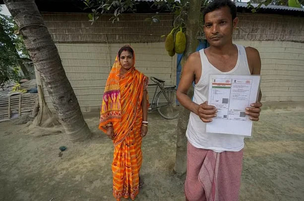 নিজেদের 'ভারতীয়' প্রমাণের দায়ে অসমে ২০ লক্ষ মানুষের নাগরিকত্ব প্রশ্নের মুখে!
