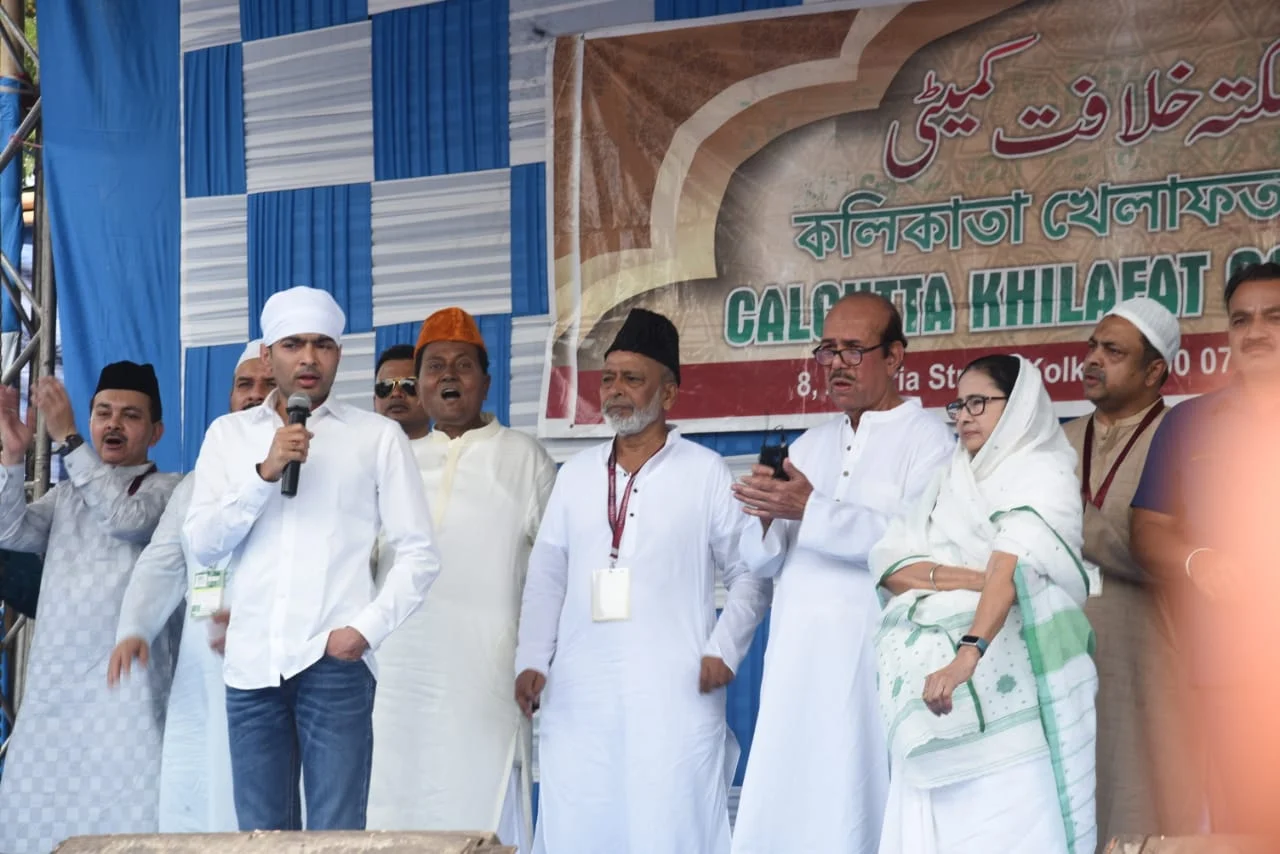 রেড রোডে ঈদের নামাযে মুখ্যমন্ত্রী মমতা বন্দ্যোপাধ্যায়