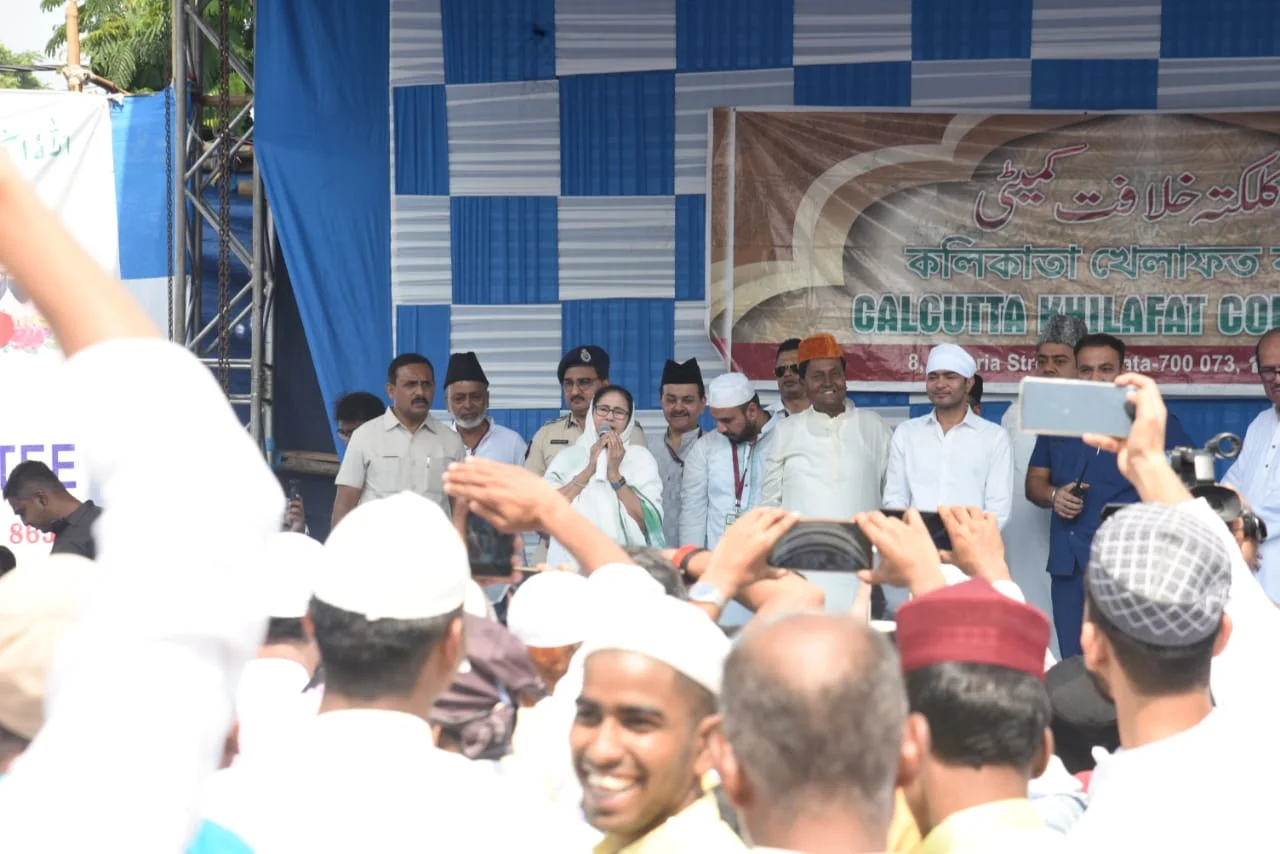 রেড রোডে ঈদের নামাযে মুখ্যমন্ত্রী মমতা বন্দ্যোপাধ্যায়