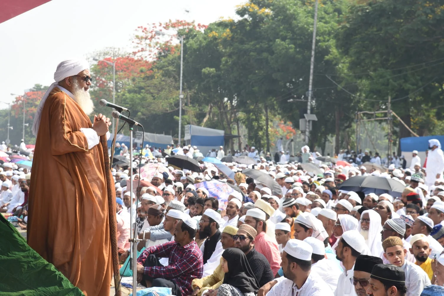 রেড রোডে ঈদের নামাযে মুখ্যমন্ত্রী মমতা বন্দ্যোপাধ্যায়