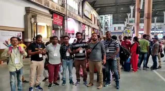 ডিএ আন্দোলনের রেশ এবার আছড়ে পড়তে চলেছে দিল্লিতে, হাওড়া থেকে রওনা সংগ্রামী যৌথ মঞ্চের কর্মীদের  