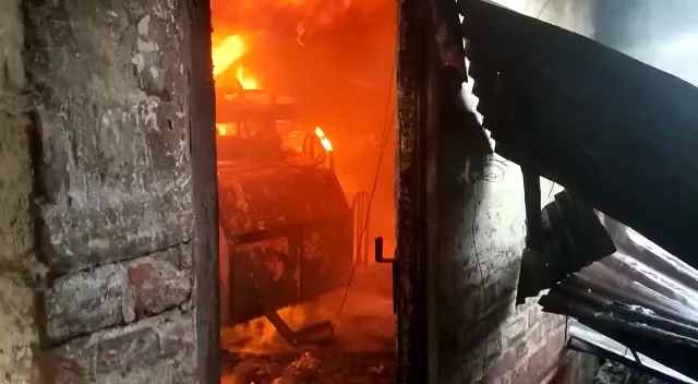 হাওড়ার প্লাস্টিক কারখানায় আগুন, প্রায় দুই ঘণ্টার চেষ্টায় নিয়ন্ত্রণে