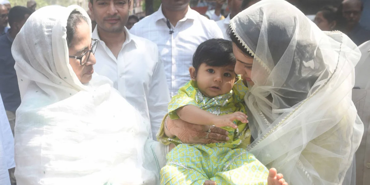 রেড রোডে ঈদের নামাযে মুখ্যমন্ত্রী মমতা বন্দ্যোপাধ্যায়