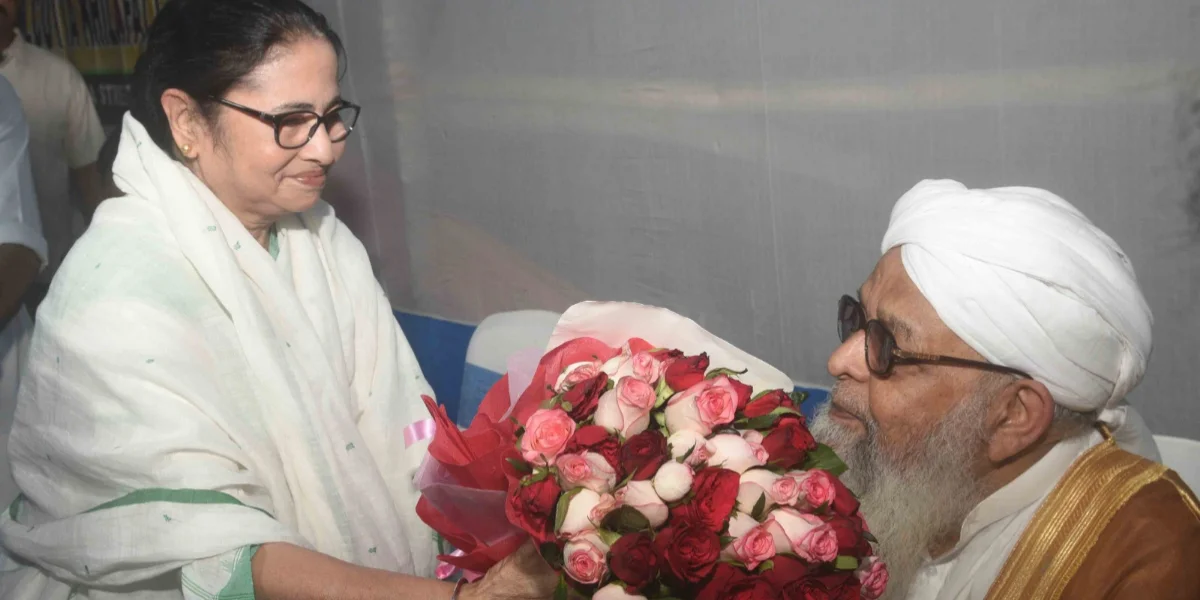 রেড রোডে ঈদের নামাযে মুখ্যমন্ত্রী মমতা বন্দ্যোপাধ্যায়