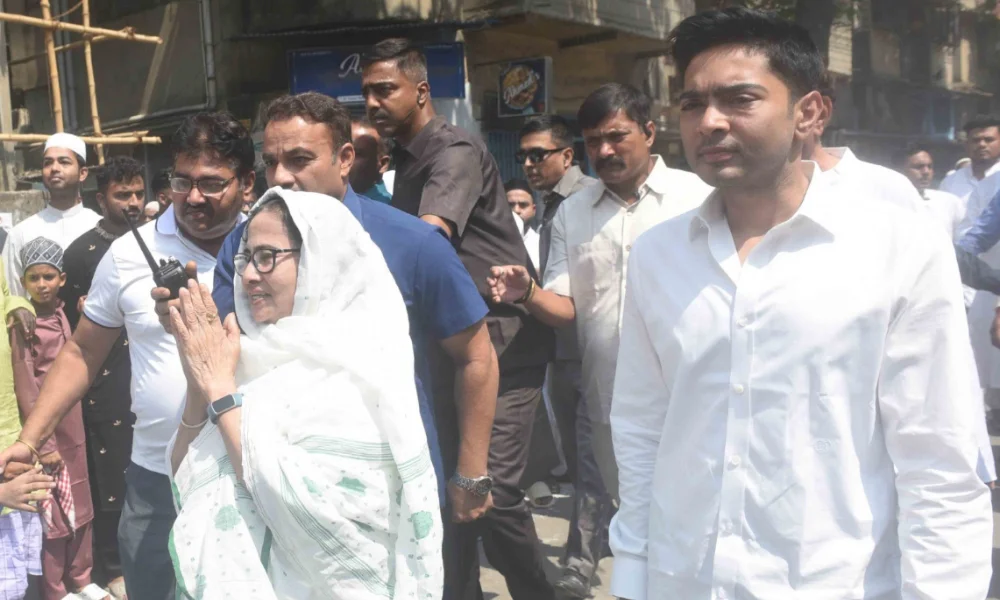 রেড রোডে ঈদের নামাযে মুখ্যমন্ত্রী মমতা বন্দ্যোপাধ্যায়