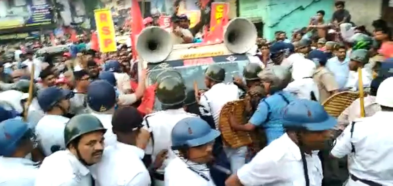 বিমান বসুর নেতৃত্বে হাওড়ায় বালিখাল থেকে শান্তি সম্প্রীতির মহামিছিল ঘিরে উত্তেজনা