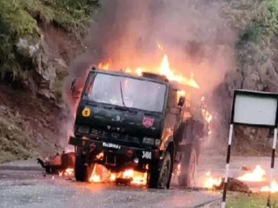 জম্মু ও কাশ্মীরে সেনার গাড়িতে আগুন, ৪ জওয়ানের মৃত্যু