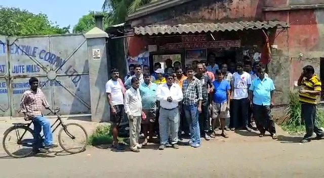 উৎপাদন নেই, শ্রমিকদের না জানিয়েই বন্ধ করে দেওয়া হল হাওড়ার দাসনগরের ভারত জুটমিল