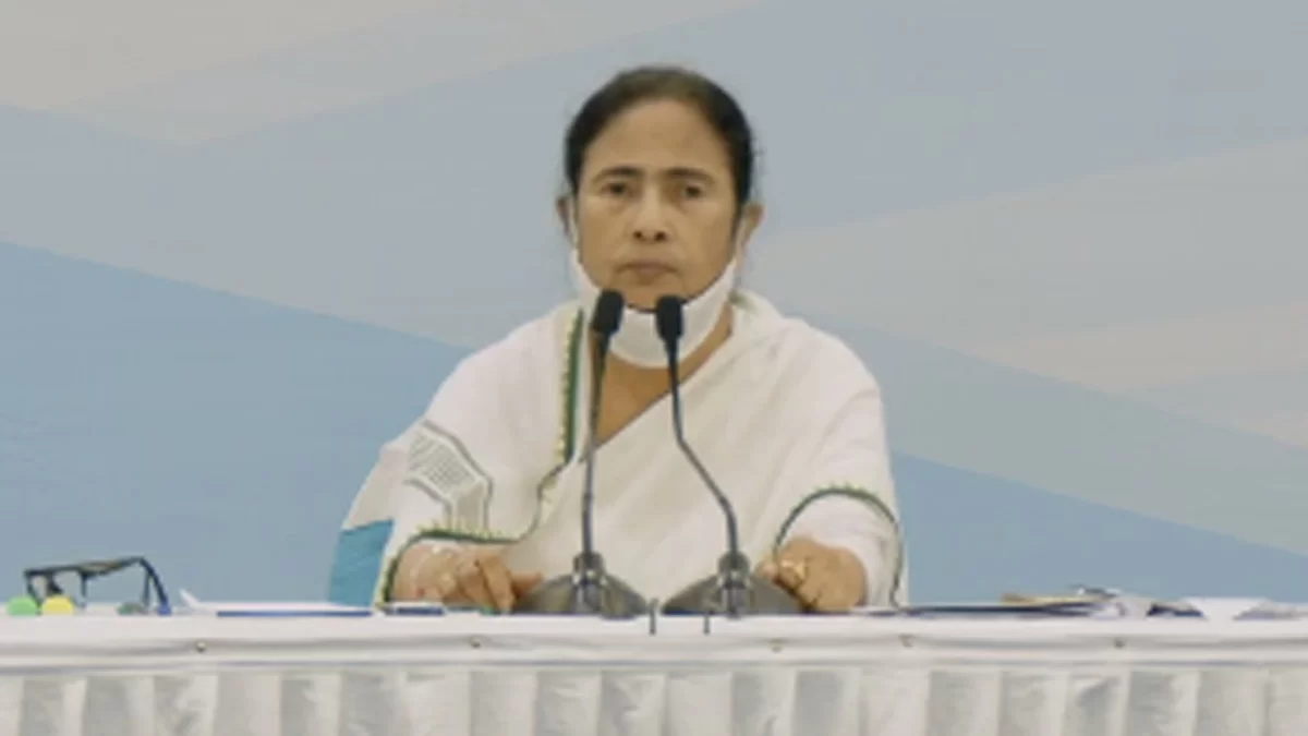 ব্রেকিং: তীব্র গরম, সোমবার থেকে স্কুল-কলেজ ছুটির নির্দেশ মুখ্যমন্ত্রীর