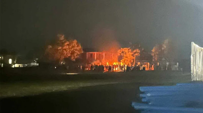 মণিপুর : গির্জা ভাঙার ক্ষোভে পুড়ে ছাই মুখ্যমন্ত্রীর অনুষ্টানস্থল, জারি ১৪৪ ধারা, বন্ধ ইন্টারনেট