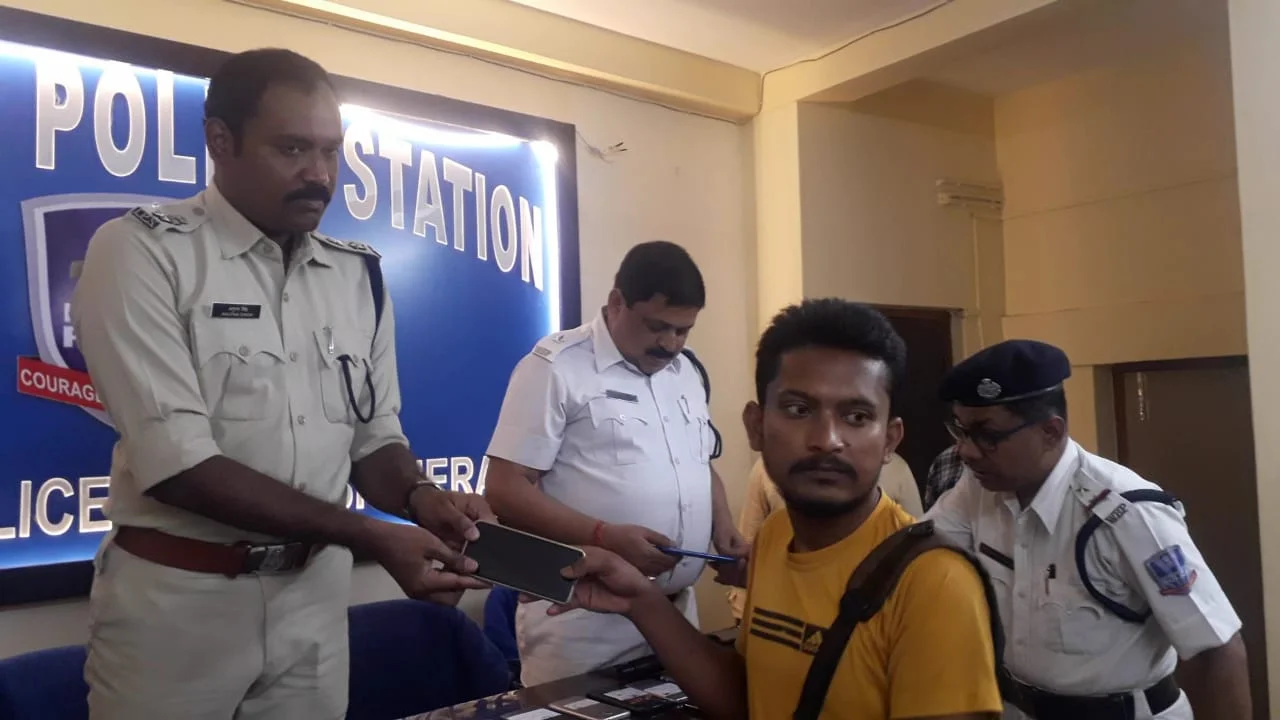 হাওড়া সিটি পুলিশের 'ফিরে পাওয়া প্রকল্পে', উদ্ধার ৬৯টি মোবাইল  