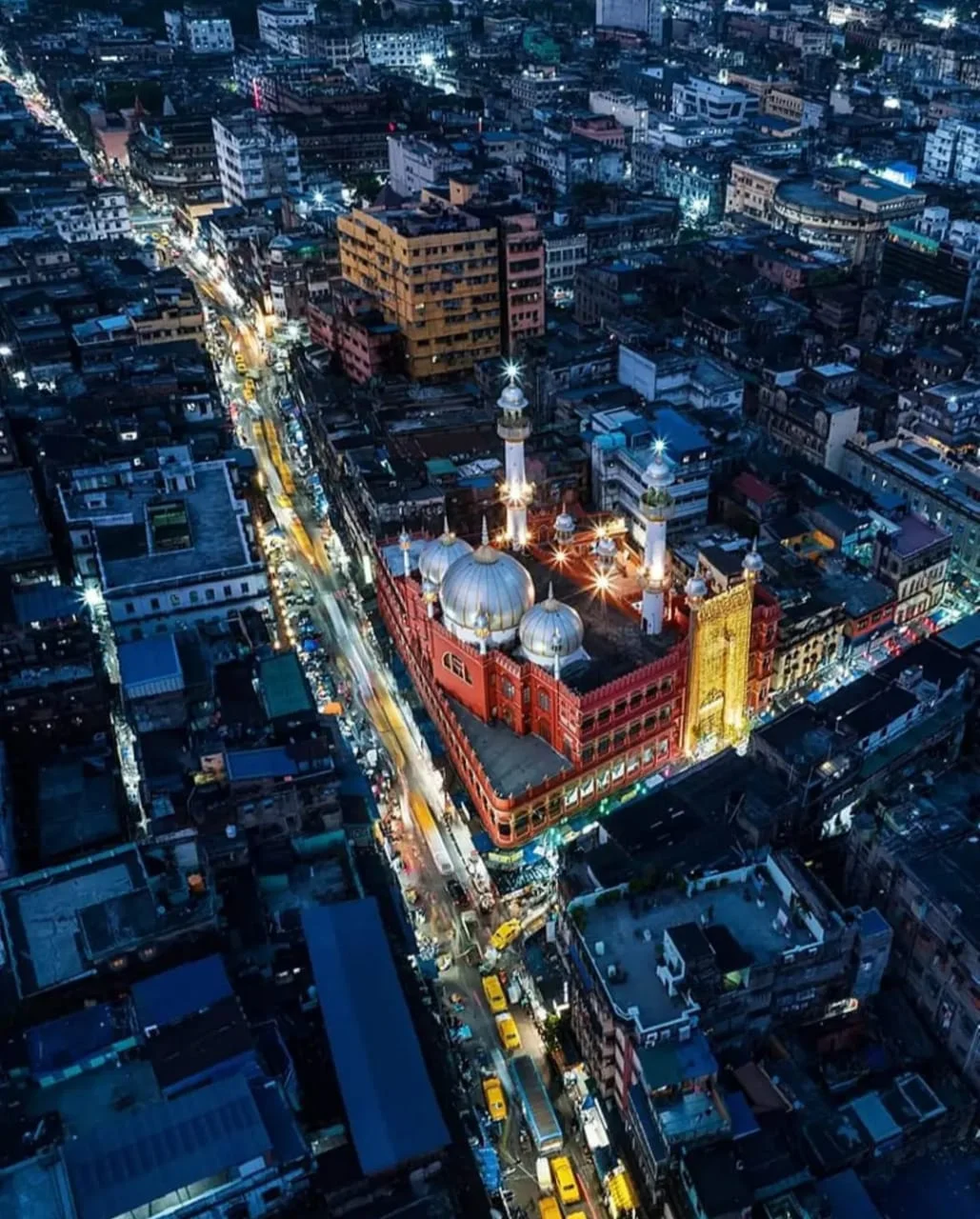 ঈদ উপলক্ষে সেজে উঠেছে কলকাতার নাখোদা মসজিদ