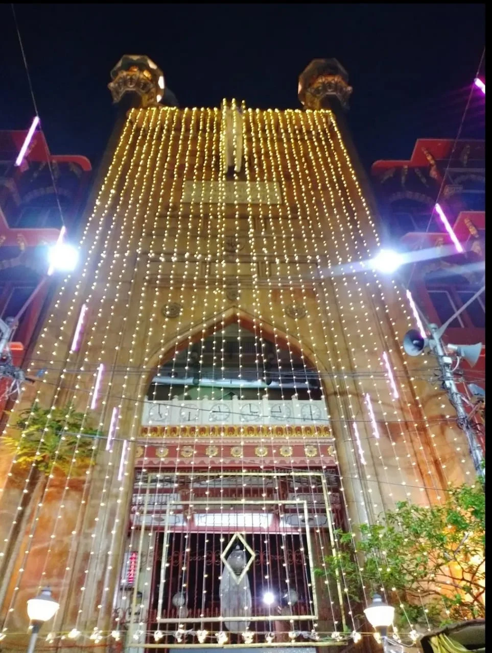 ঈদ উপলক্ষে সেজে উঠেছে কলকাতার নাখোদা মসজিদ