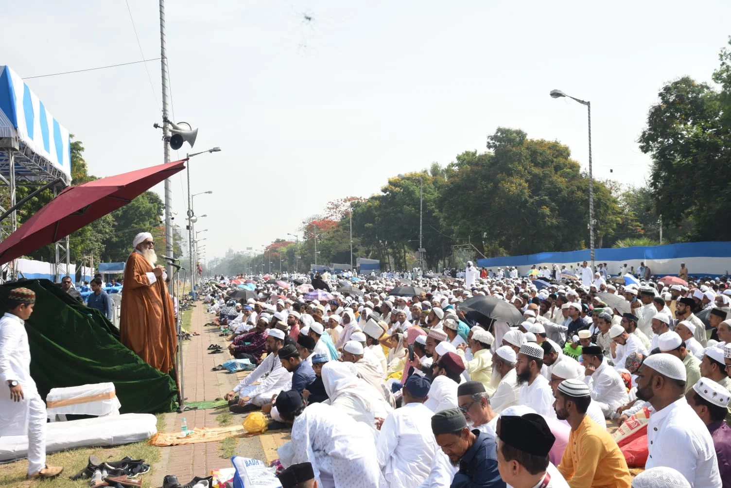 রেড রোডে ঈদের নামাযে মুখ্যমন্ত্রী মমতা বন্দ্যোপাধ্যায়