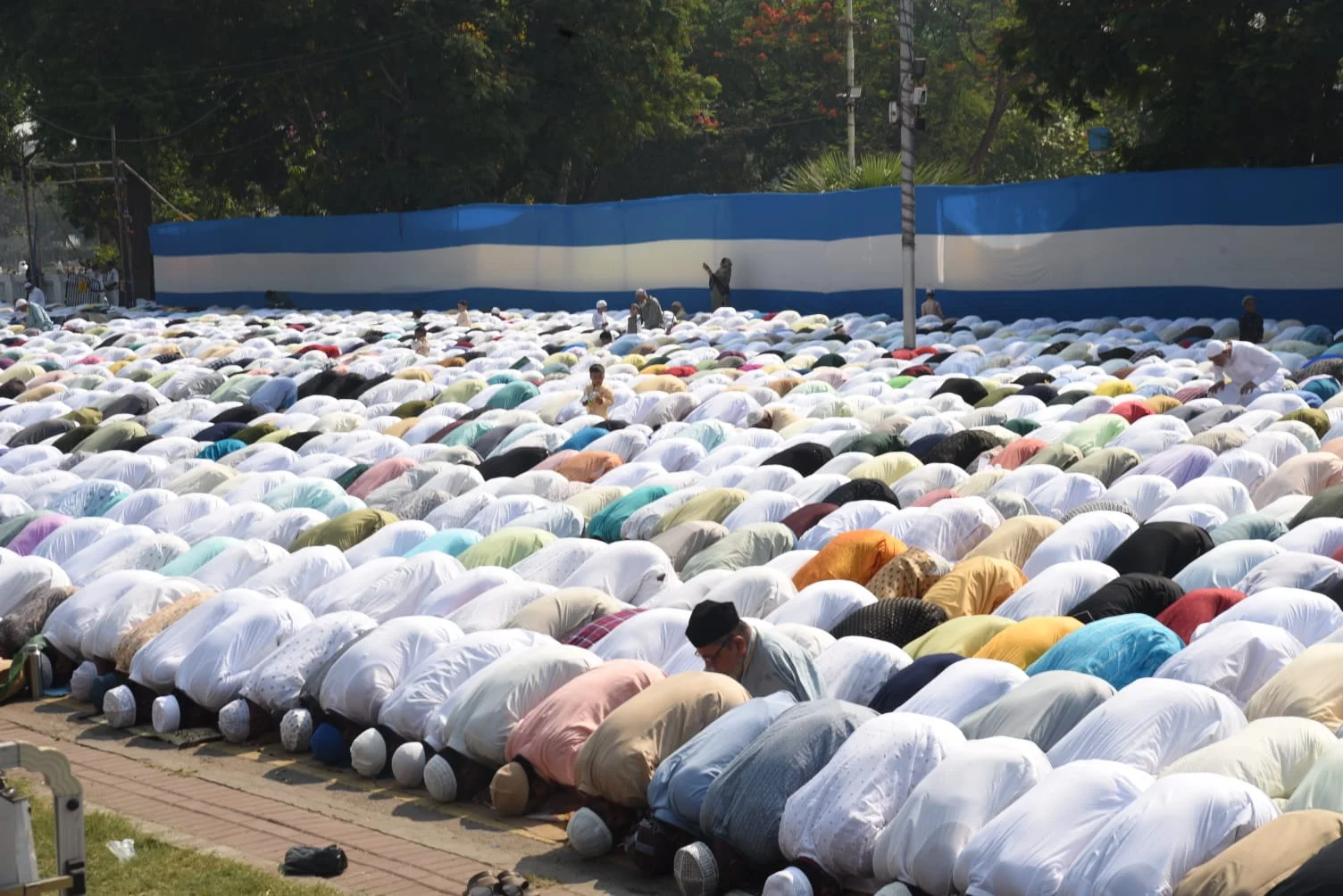 রেড রোডে ঈদের নামাযে মুখ্যমন্ত্রী মমতা বন্দ্যোপাধ্যায়