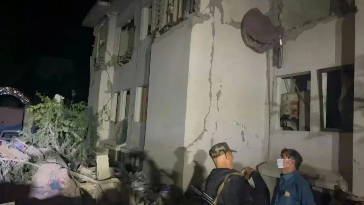 পাক পুলিশ স্টেশনে বিস্ফোরণ, হত ১৩