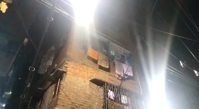 হাওড়ায় বন্ধুদের সঙ্গে কানামাছি খেলার সময় পাঁচতলার ছাদ থেকে পড়ে আহত বালক  