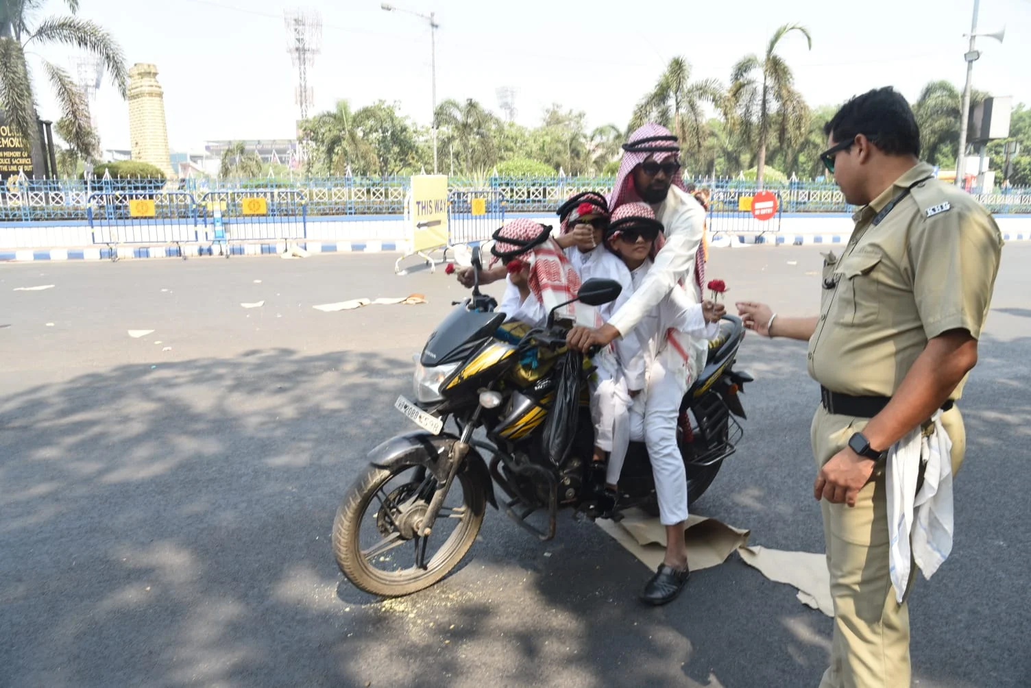 রেড রোডে ঈদের নামাযে মুখ্যমন্ত্রী মমতা বন্দ্যোপাধ্যায়