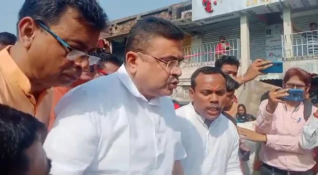 Pahalgam Terror Attack: শহিদ ঝন্টু  শেখের বাবার হাতে দু লক্ষ টাকার চেক  শুভেন্দুর