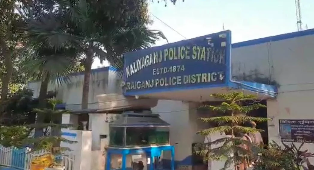 নাবালিকা 'ধর্ষণ-খুনে' ফের উত্তপ্ত কালিয়াগঞ্জ, থানায় আগুন, রণক্ষেত্র পরিস্থিতি