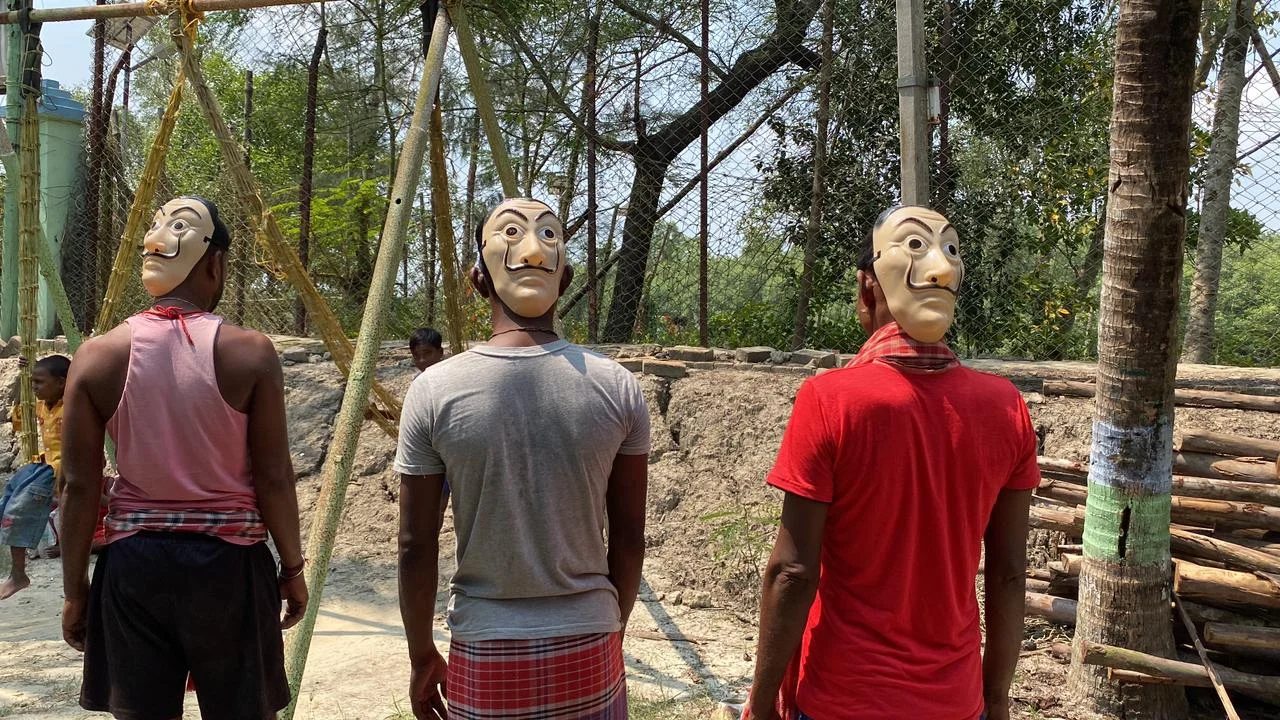 সুন্দরবনের মৌলেদের পাশে রাজ্য সরকার,  বাড়ানো হল মধু কেনার মূল্য