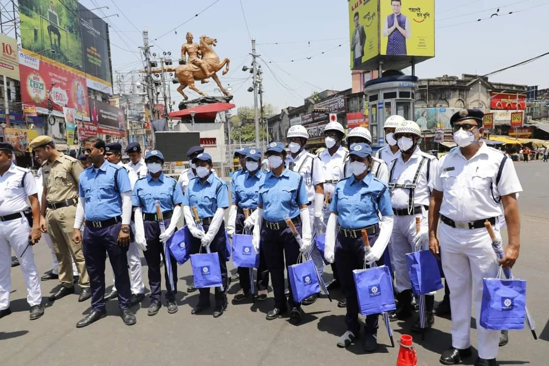 প্রবল গরমেই রাস্তায় ডিউটি,  কর্তব্য রত সহকর্মীদের জন্য বিশেষ উদ্যোগ নিল  কলকাতা পুলিশ
