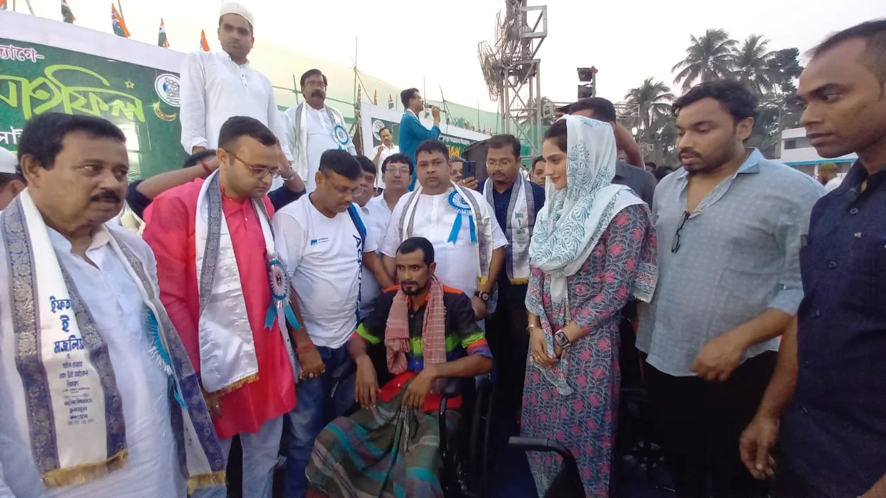 রাজনীতির রং নয়, সব ধর্মের সব রাজনৈতিক মতদর্শের ইফতার মজলিসে বাদুড়িয়ায় সম্প্রীতির বার্তা