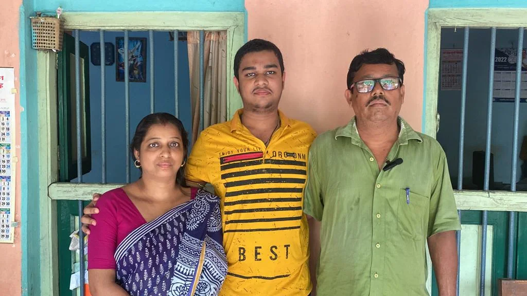 উচ্চ মাধ্যমিকে রাজ্যের মেধা তালিকায় দশম স্থানাধিকারী জয়নগরের সৌম্যদীপ দও প্রফেসর হতে চায়