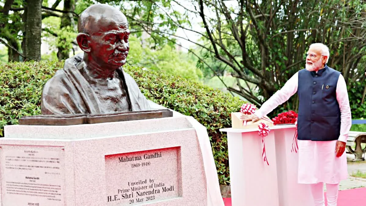 হিরোশিমায় গান্ধি মূর্তি উন্মোচন প্রধানমন্ত্রী মোদির
