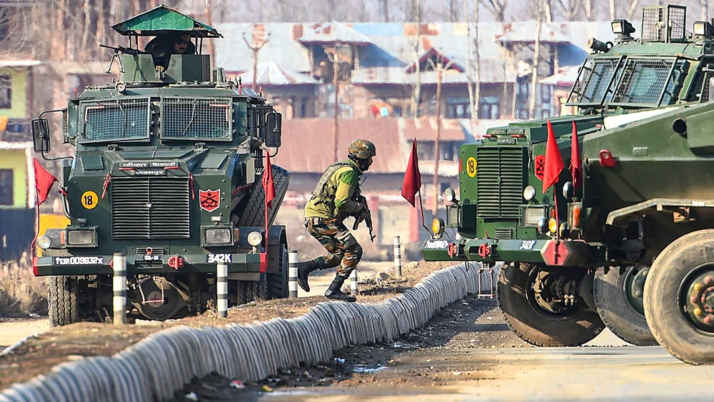 নিরাপত্তা বাহিনীর সঙ্গে সংঘর্ষে কাশ্মীরে নিহত ২ সন্ত্রাসবাদী