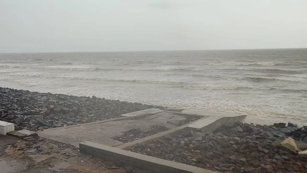 ঘূর্ণিঝড় মোচার প্রভাবে উত্তাল দিঘার সমুদ্র, সমুদ্র স্নানে নিষেধাজ্ঞা