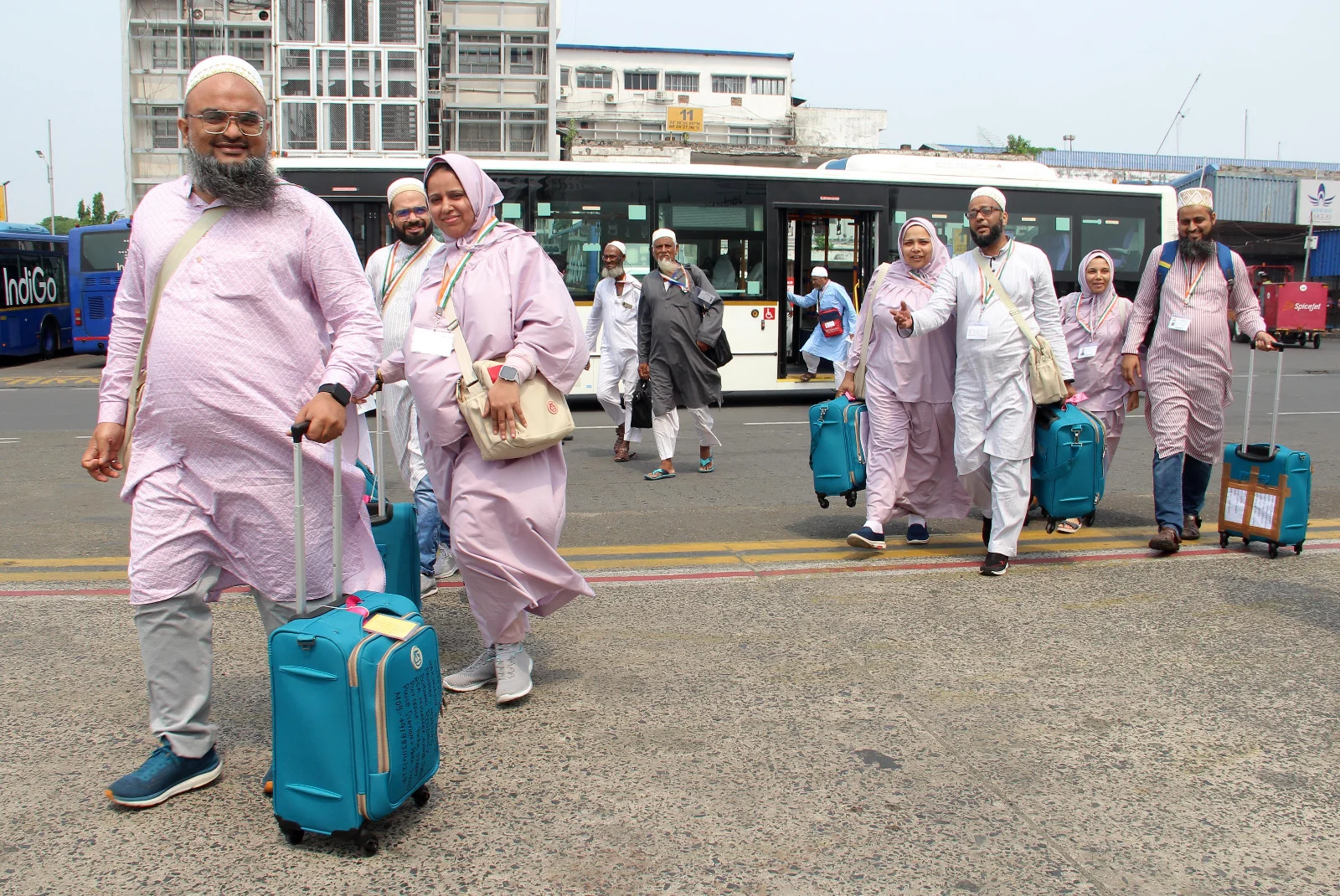 রাজ্য থেকে শুরু হল হজযাত্রা