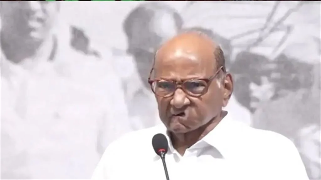 সভাপতি পথ থেকে সরে দাঁড়ানোর সিদ্ধান্ত পুনর্বিবেচনা করতে রাজি হলেন শরদ পাওয়ার